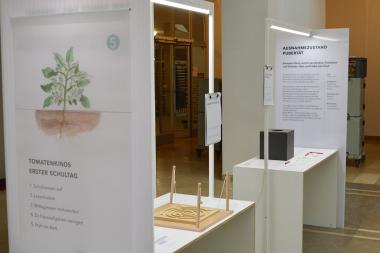 An acht interaktiven Stationen können Jugendliche und Eltern ihr Bild vom Elternwerden und Elternsein auf den Prüfstand stellen.<br>Foto: LWL
