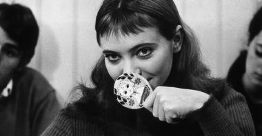 Die Schauspielerin Anna Karina arbeitete in mehreren Filmen mit Godard zusammen, in der Außenseiterbande spielt sie die trotzig-ergebene Odile.<br>Foto: Die Außenseiterbande,<br>© TOBIS