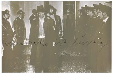 Das LWL-Museum für Kunst und Kultur lädt am Donnerstag (11.4.) um 18 Uhr zum Vortrag "Essen & Trinken, geistig verhungern. Multiples als politische Idee" ein. Joseph Beuys, Demokratie ist lustig, 1973, Schenkung Ingrid und Manfred Rotert © VG Bild-Kunst, Bonn 2019.<br>Foto: LWL / Anne Neier