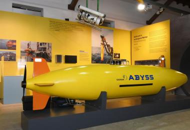 Der Blick in die Ausstellung zeigt das unbemannte Forschungs-U-Boot "Abyss" des Kieler For-schungsinstituts Geomar.<br>Foto: LWL/Jürgen Appelhans