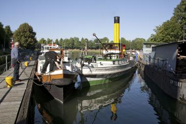 Das Bereisungsboot "Nixe" und die Dieselbarkasse "Herbert" am Schiffshebewerk Henrichenburg.<br>Foto: LWL/Hudemann