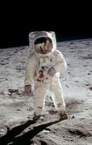 Aldrin auf dem Mond. Besucher können sich bei dem "Langen Abend" im Museum am 20.07. in einer Inszenierung auf die Spurensuche der ersten Menschen auf den Mond begeben.<br>Foto: NASA