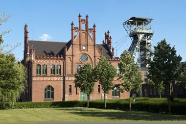 Alte Verwaltung der Zeche Zollern mit Fördergerüst.<br>Foto: LWL / Hudemann