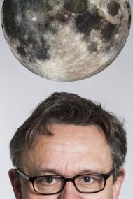 Manne Spitzer nimmt die Zuhörer mit auf Jules Vernes Reise zum Mond.<br>Foto: LWL/Oblonczyk