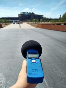 Mit Aufnahmegeräten erkunden die Jugendlichen die Stadt. Bei der Abschlusspräsentation des Soundquiz ist das Publikum gefragt: Wie klingt Bocholt?<br>Foto: LWL