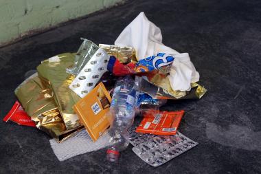 Plastikverpackungen oder verschlissene Kleidungsstücke lassen sich mit wenig Aufwand zu nützlichen und modischen Accessoires umgestalten.<br>Foto: LWL