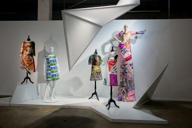 Zum Konsum verführt - Einblick in die Ausstellungseinheit zum Zustand der Konsumkultur.<br>Foto: LWL/Betz