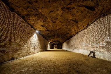 Blick in einen Tankraum im A-Stollen der ehem. Untertageverlagerung Dachs 1.<br>Foto: Michael Horst