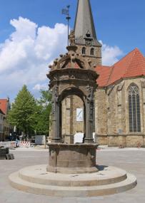 Der Brunnen auf dem Neuen Markt in Herford.<br>Foto: Robert Wennemer