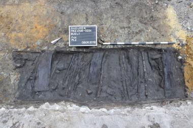 Wenig Komfort für Reisende bot dieser Knüppelweg aus aneinandergereihten Hölzern, von dem sich ein Teil sich bis heute unter dem "Bült" erhalten hat.<br>Foto: Jentgens & Partner Archäologie/G. Jentgens