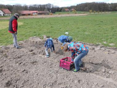 "Kiebitz-Kids" mit Heimatverein Bockhorst e. V. auf Entdeckungstour.<br>Foto/ Henning Rattenholl/ Heimatverein Bockhorst e. V.