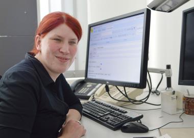 Freundliche Stimme in der LWL-Telefonzentrale: Maren Hesse.<br>Foto: LWL