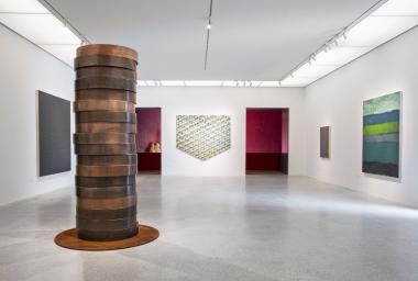 Der Numismatiker Stefan Kötz vom LWL-Museum für Kunst und Kultur spricht in seinem Vortrag über die Skulptur "Stack of Coins" von Sean Scully.<br>Foto: LWL/Neander