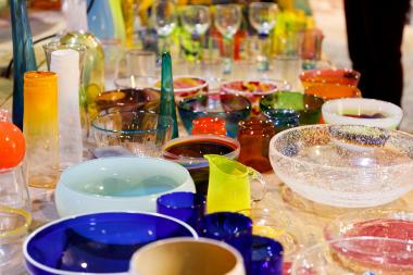 Glas in allen Formen und Farben bietet der Glasmarkt am zweiten Novemberwochenende.<br>Foto: LWL/Marx