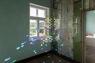 Blick in die Ausstellung "20 x Glas aus Gernheim und mehr".<br>Foto: LWL/Hübbe