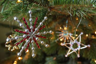 Weihnachtliche Sterne können die Kinder in Gernheim selbst basteln.<br>Foto: LWL/Dechant