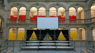 Das Forum im Lichthof bildet eine Arena für Debatten, Filme und Vorträge.<br>Foto: LWL/Meike Reiners