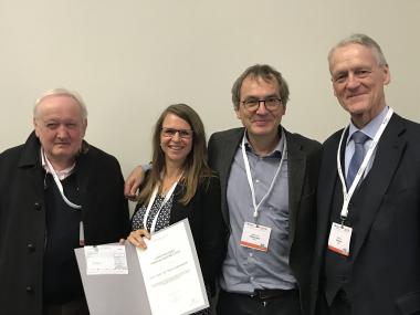 Für ihre Forschungsarbeiten auf dem Gebiet der Essstörungen erhielt Prof. Dr. Tanja Legen-bauer den mit 30.000 Euro dotierten Christina Barz-Forschungspreis: (v.l.) Michael Barz, Gründer der Christina Barz-Stiftung, Prof. Dr. Tanja Legenbauer, LWL-Universitätsklinik Hamm, Prof. Dr. Johannes Hebebrand, Mitglied des Kuratoriums und Prof. Dr. Markus T. Gastpar, Vorsitzender des Kuratoriums.<br>Foto: LWL/Holtmann