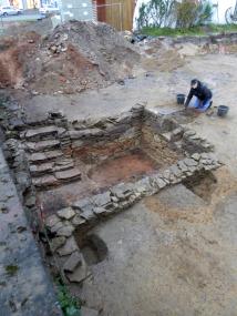 Im Zuge der Grabungen wurde dieser ehemalige Gebäudekeller mit einer Größe von 2,30 x 3,60 m aufgedeckt.<br>Foto: LWL/S. Spiong