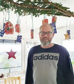 Thorsten Bode, Sozialpädagoge im LWL-Jugendheim Tecklenburg, verbringt den Heiligabend mit den Heimkindern in der Wohngruppe. Er freut sich auf die vielen schönen Momente an diesem besonderen Arbeitstag.<br>Foto: LWL