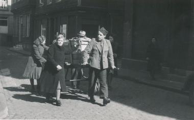 Ausgebombte in der Straße Steinhagen im März 1944.<br>Foto: Stadtarchiv Hattingen