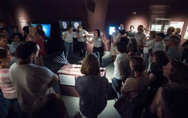Viele Besucherinnen kamen ins LWL-Museum für Naturkunde in Münster, um sich die Sonderausstellung "Das Gehirn" anzusehen.<br>Foto: LWL/Steinweg