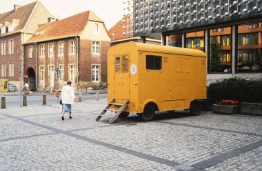 Der Film "Die Skulptur geht in die Stadt", den das LWL-Museum am Freitag (17.1.) zeigt, begleitet die Entwicklung der Skulptur Projekte 1987.<br>Foto: Die Skulptur geht in die Stadt © WDR.