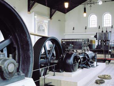 Eine Dampfmaschine unter Volldampf erleben Kinder und Erwachsene im Textilwerk Bocholt.<br>Foto: LWL