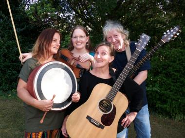 Fragile Matt mit Gast-Fiddlerin Katja Martens.&lt;br&gt;Foto: Band 