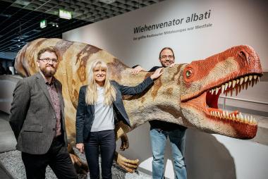 Das Modell des Wiehenvenator albati befindet sich nun am Anfang der Dinosaurierausstellung. Es soll zu einem späteren Zeitpunkt auf den Museumsvorplatz ziehen.<br>Foto: LWL/Steinweg
