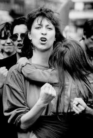 Frauenpower: Wie in Rheinhausen, wo dieses Foto entstand, kämpfte auch in Hattingen Ende der 1980er Jahre eine Fraueninitiative gegen die Schließung der Hütte.<br>Foto: Manfred Vollmer