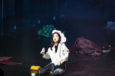 Eine Teilnehmerin der Diskussionsrunde ist die Choreographin und Schauspielerin Olivia Hyunsin Kim.<br>Copyright: Maciej Jrusinek