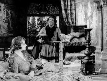 Der Film besticht durch eindrucksvolle Filmkulissen und Montagesequenzen.<br>Foto: ©Friedrich-Wilhelm-Murnau-Stiftung
