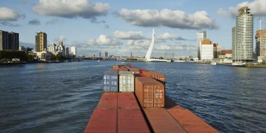 Die Ausstellung "Zeit im Fluss" zeigt Ansichten und Eindrücke einer Containerschifffahrt von Basel nach Rotterdam.<br>Foto: Elke Fischer