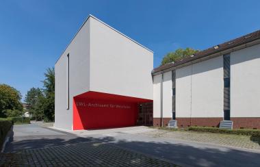Die Ausbildung zum Diplom-Archivar beim LWL-Archivamt umfasst einerseits einen theoretischen Teil in der Archivschule in Marburg und im Landesarchiv NRW, andererseits auch praktische Etappen im jeweiligen Kommunalarchiv und im LWL-Archivamt.<br>Foto: LWL/Bomholt