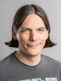 Dr. Tobias Jogler vom LWL-Planetarium Münster entschlüsselt in seinem Vortrag einige Geheimnisse rund um Neutronensterne.<br>Foto: LWL/Steinweg