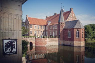 Burg Hülshoff - seit 2018 ist die westfälische Wasserburg Sitz des Center for Literature.<br>Foto: StiftungHarald Humberg