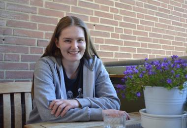 Lena Maschmeier macht ein FSJ in der LWL-Kinder- und Jugendpsychiatrie in Marl-Sinsen. Die Arbeit gefällt ihr so gut, dass sie dort im September eine Ausbildung zur Pfegefachfrau beginnt.<br>Foto: LWL/Seifert
