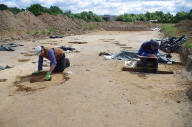 Die Archäologen bei der Arbeit.<br>Foto: Archäologie am Hellweg eG/Küting