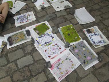 Handgemachte Papiere entstehen beim Workshop im LWL-Industriemuseum Zeche Nachtigall.<br>Foto: LWL / Ehses