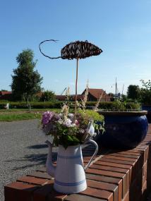 Unter Anleitung entstehen dekorative Mäuse aus Weidengeflecht.<br>Foto: LWL