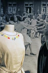 Diese Kleidung trugen Kinder vor 100 Jahren. Aber wie verbrachten sie ihre Freizeit? Darum geht es in der Sommerferienaktion des Textilwerks Bocholt.<br>Foto: LWL / Betz