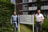 Blicken zurück auf 50 Jahre Suchtbehandlung in der LWL-Universitätsklinik Hamm. Stellvertretend für das ganze Team der Suchttherapie-Station B1 und B2 (v.l.): Dr. Moritz Noack und Alek-sey Alakbarov, Oberärzte für Kinder- und Jugendpsychiatrie und -psychotherapie.<br>Foto: LWL/K. Suilmann