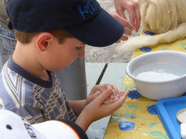 Wolle, Wasser und Seife braucht man zum Filzen.<br>Foto: LWL