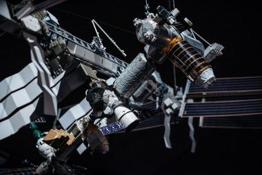 Das Modell der ISS ist in der neuen Ausstellung "Überlebenskünstler Mensch" im LWL-Museum für Naturkunde zu sehen.<br>Foto: LWL/Steinweg
