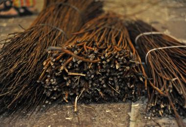 Das Flechtmaterial liegt schon bereit.<br>Foto: LWL/Stuke