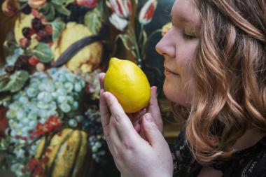 Bei dem Rundgang "Genuss-Lebens-Lust" tauchen blinde, seheingeschränkte und sehende Menschen in die Epoche Barock ein.<br>Foto: LWL/Hanna Neander 