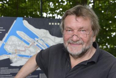 Der ehemalige Museumsleiter Herbert Niewerth führt die Radtour.<br>Foto: LWL/ Hudemann