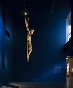 Das Bockhorster Triumphkreuz zeigt den gekreuzigten Jesus Christus und ist in der Mittelaltersammlung des LWL-Museums für Kunst und Kultur zu sehen. Entstehungsort Westfalen, Bockhorster Triumphkreuz, Ende 12. Jh.<br>Foto: LWL/ Ahlbrand-Dornseif