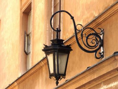 Das plattdeutsche Wort "Latüchte" bedeutet zwar Lampe, wird aber überwiegend scherzhaft verwendet. <br>Foto: Pixabay